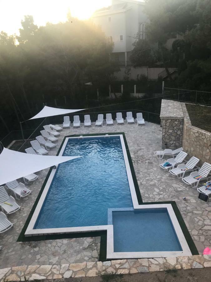 באר Villa Grand מראה חיצוני תמונה