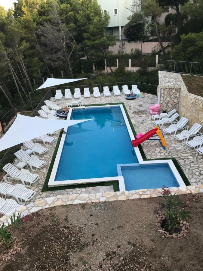 באר Villa Grand מראה חיצוני תמונה