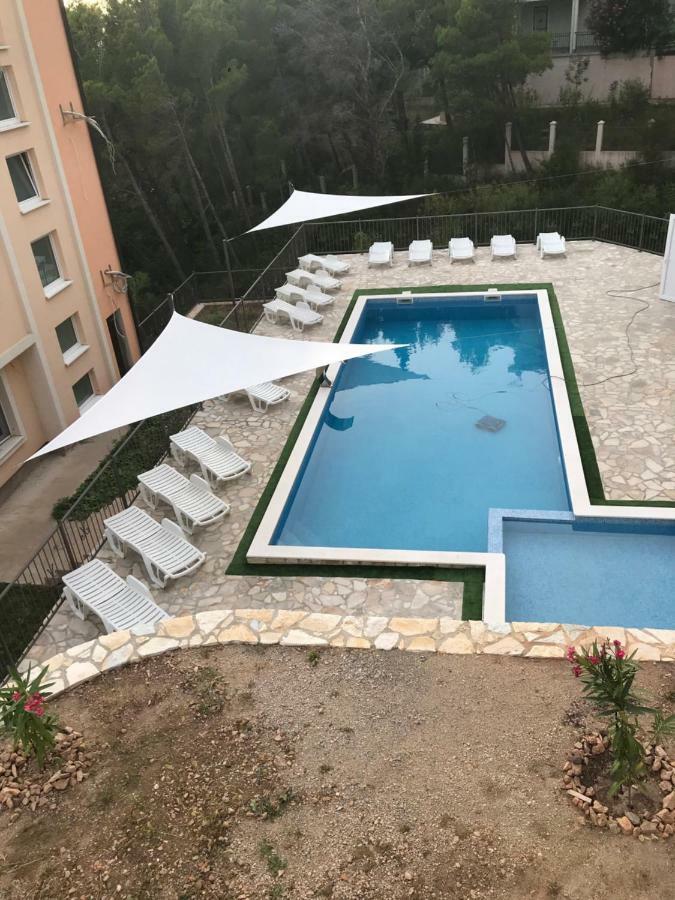 באר Villa Grand מראה חיצוני תמונה