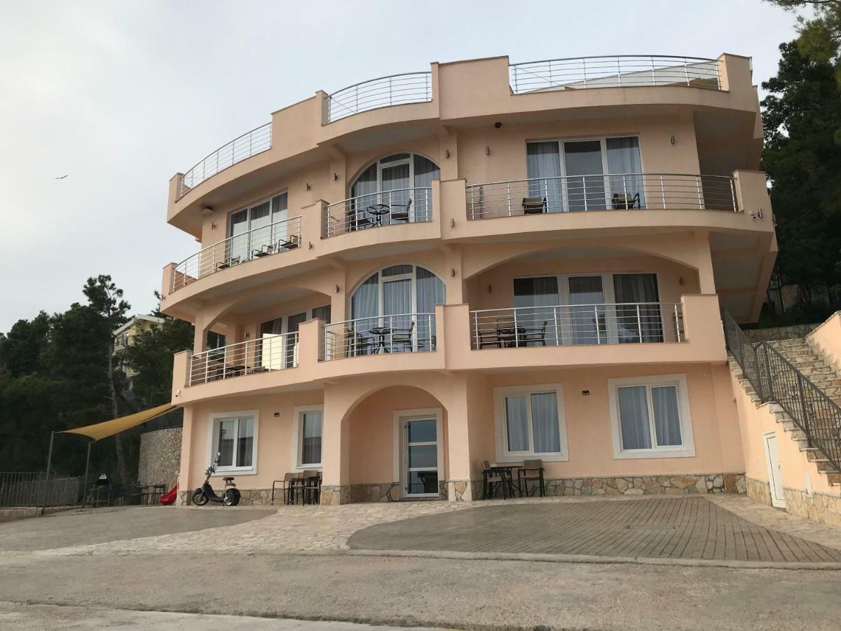 באר Villa Grand מראה חיצוני תמונה