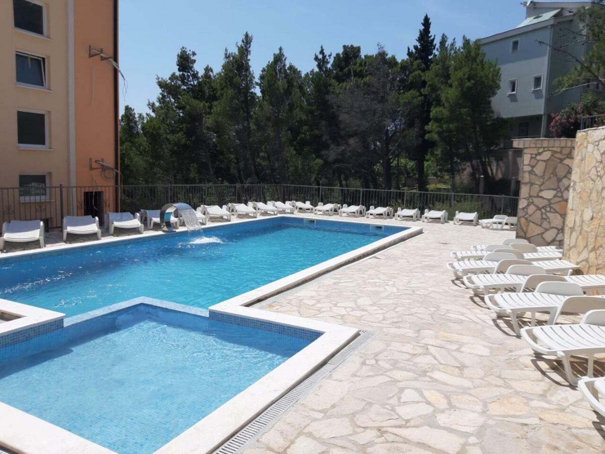באר Villa Grand מראה חיצוני תמונה